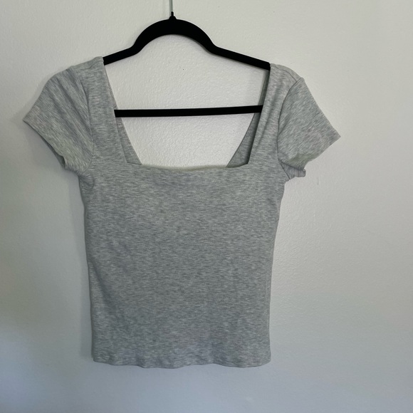 Vuori Pose Scoop Back Tee in Heather Grey - Picture 3 of 5